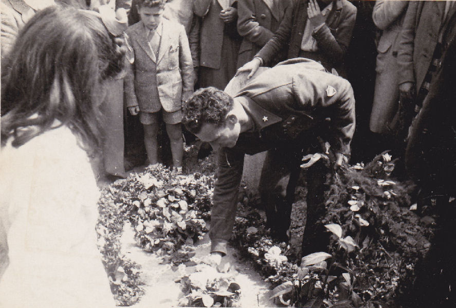 foto 1945 cimitero Mombello